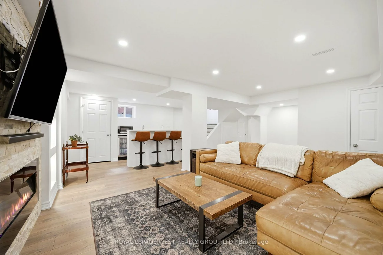 72, Mervyn, Islington-City Centre West, Toronto