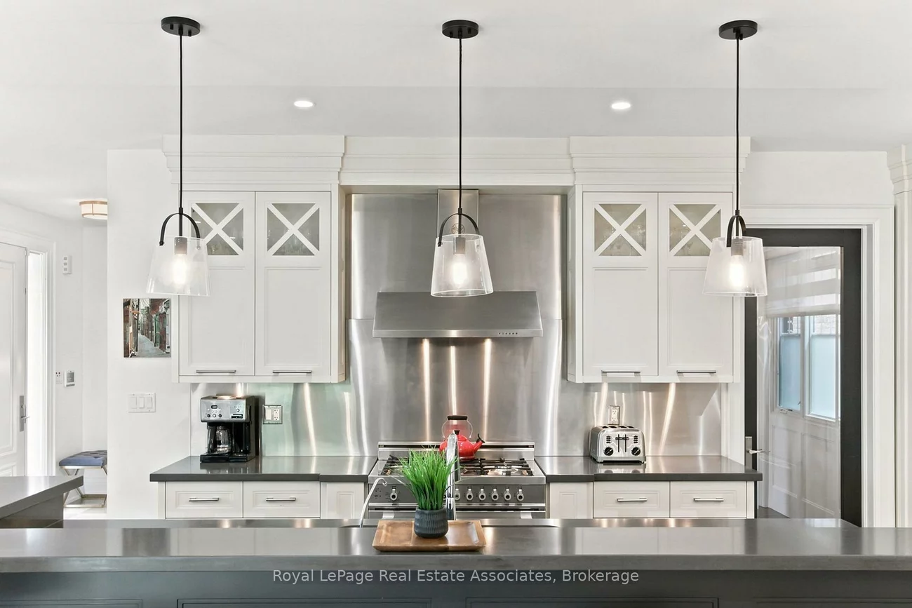 32, Jopling, Islington-City Centre West, Toronto