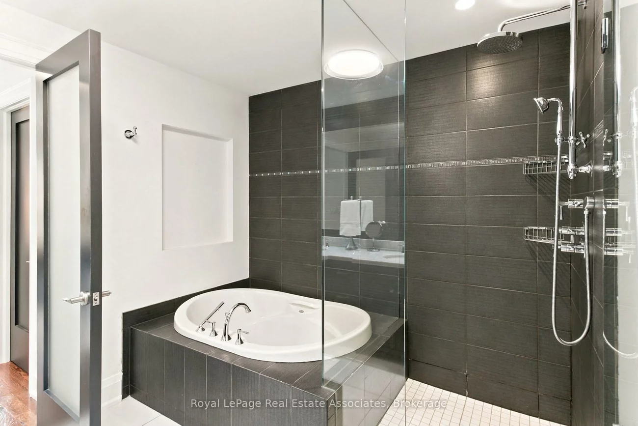 32, Jopling, Islington-City Centre West, Toronto