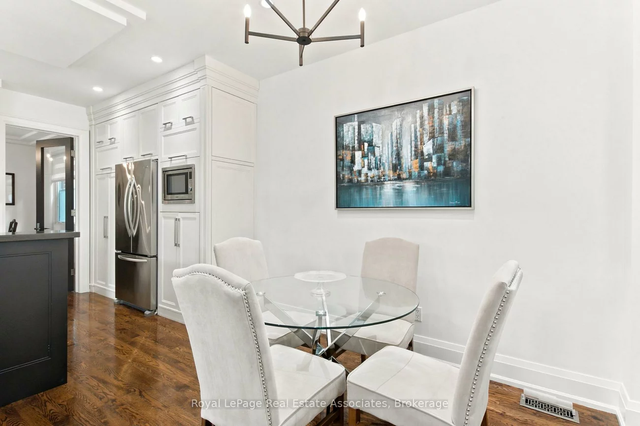 32, Jopling, Islington-City Centre West, Toronto