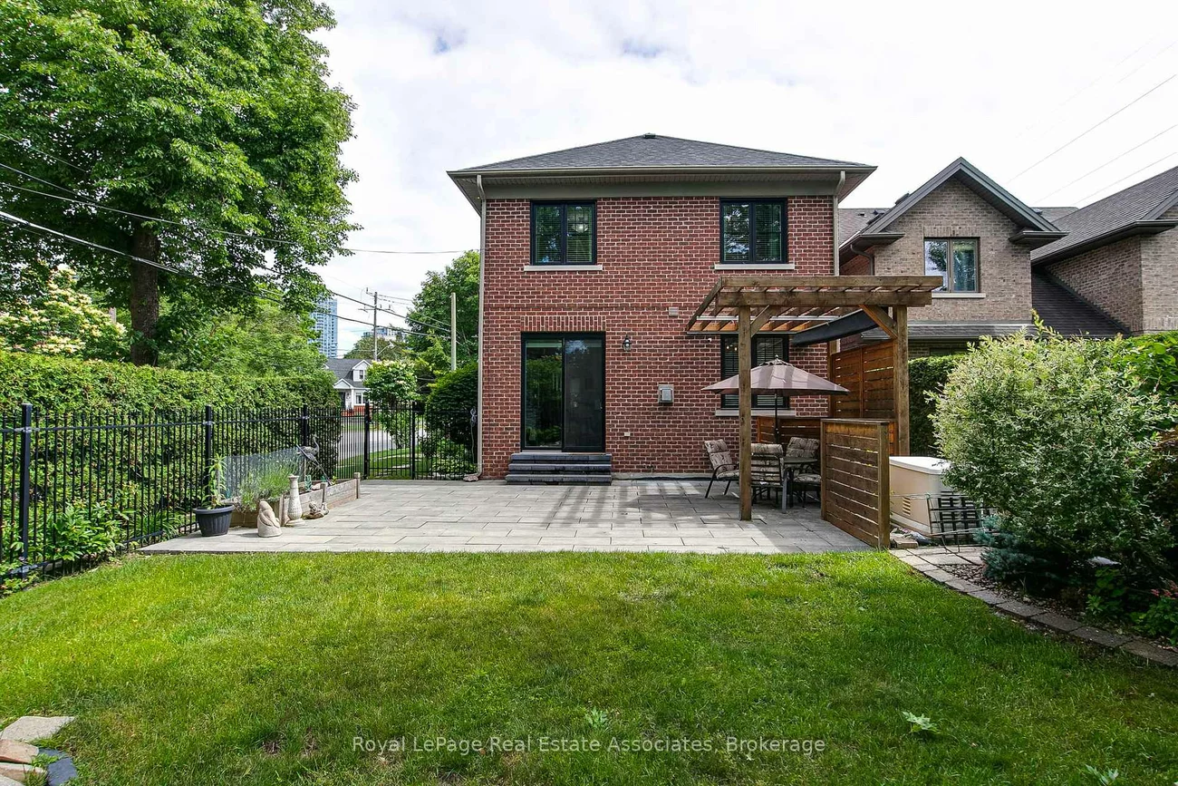 32, Jopling, Islington-City Centre West, Toronto