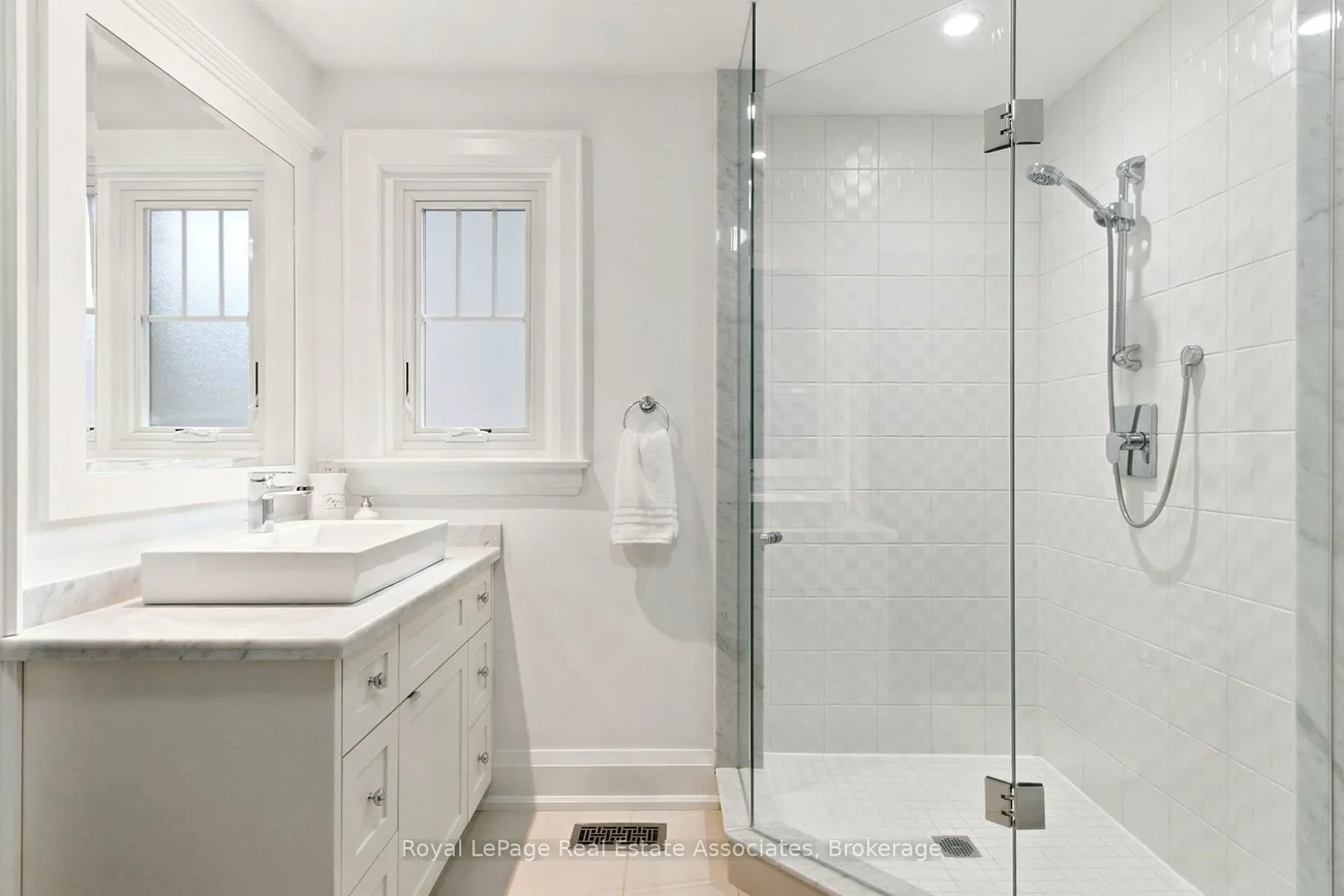 32, Jopling, Islington-City Centre West, Toronto