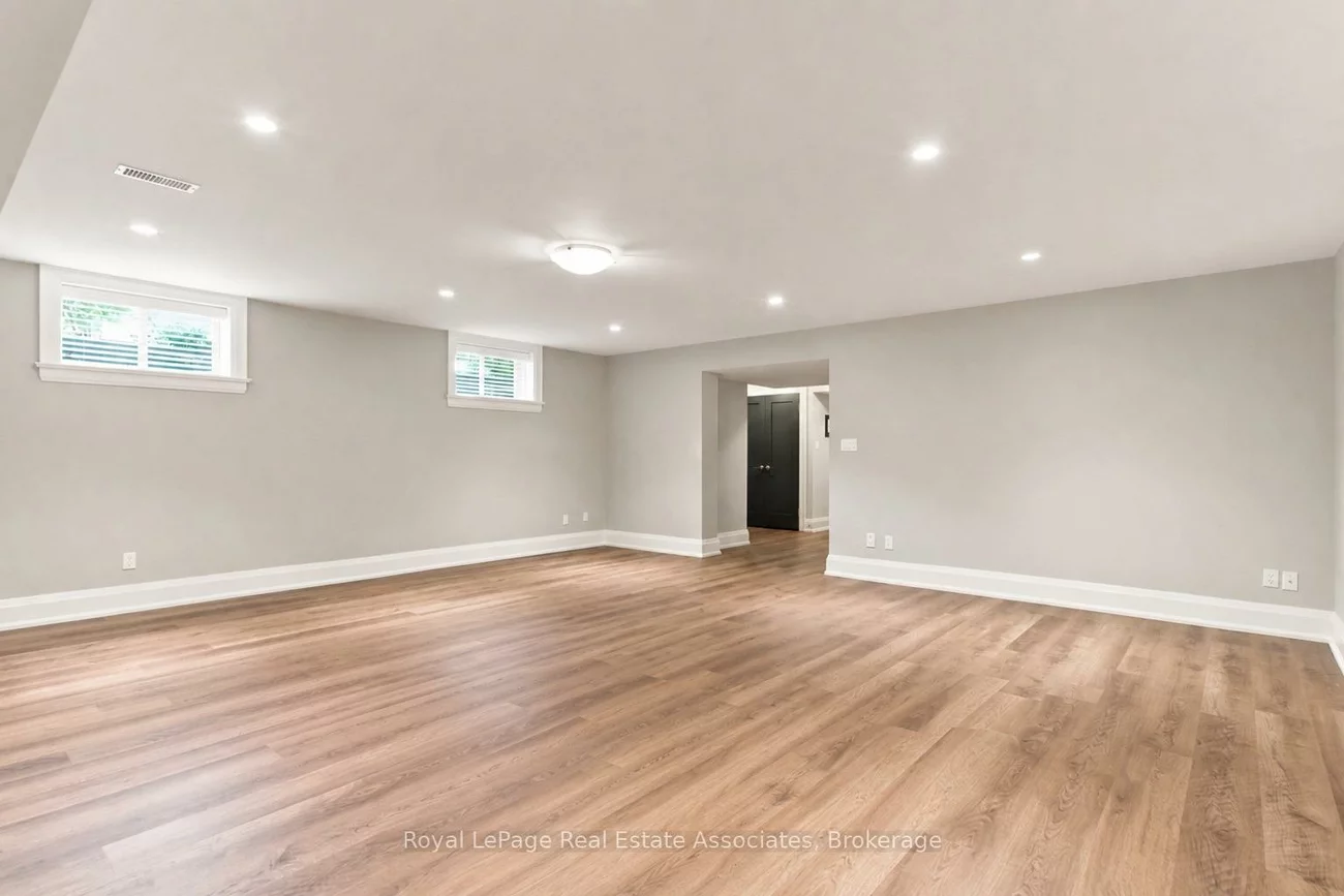 32, Jopling, Islington-City Centre West, Toronto