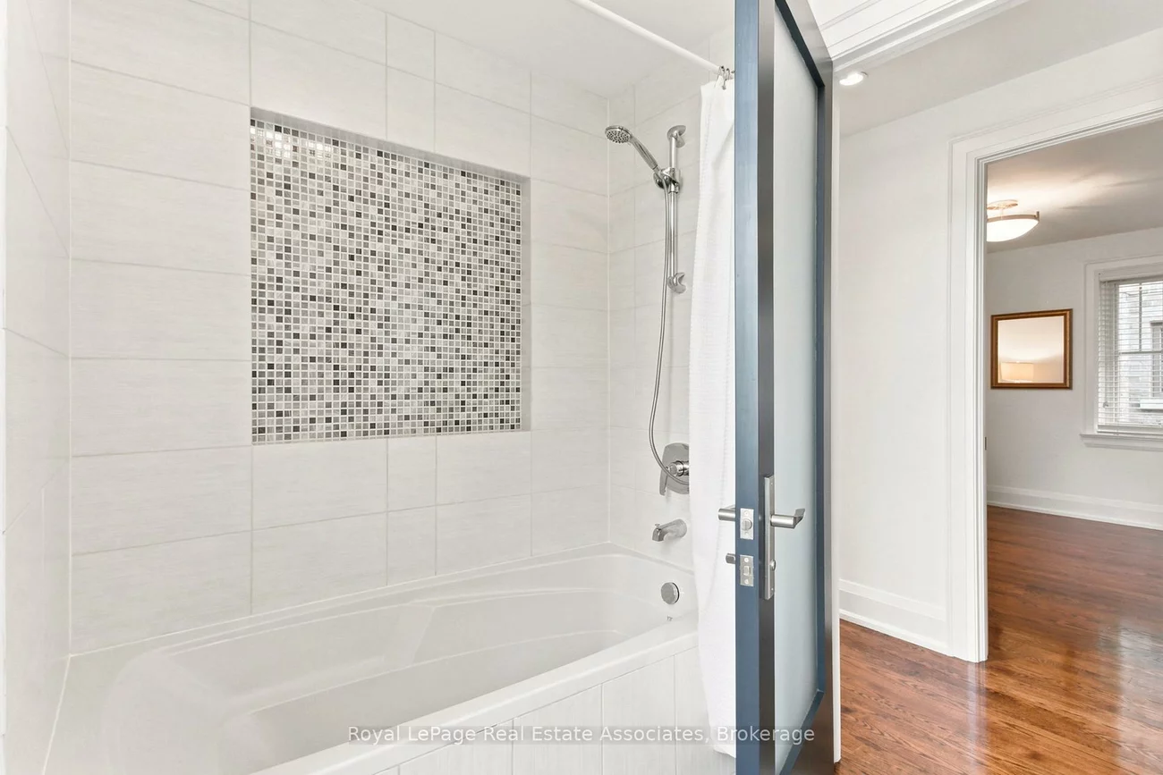 32, Jopling, Islington-City Centre West, Toronto