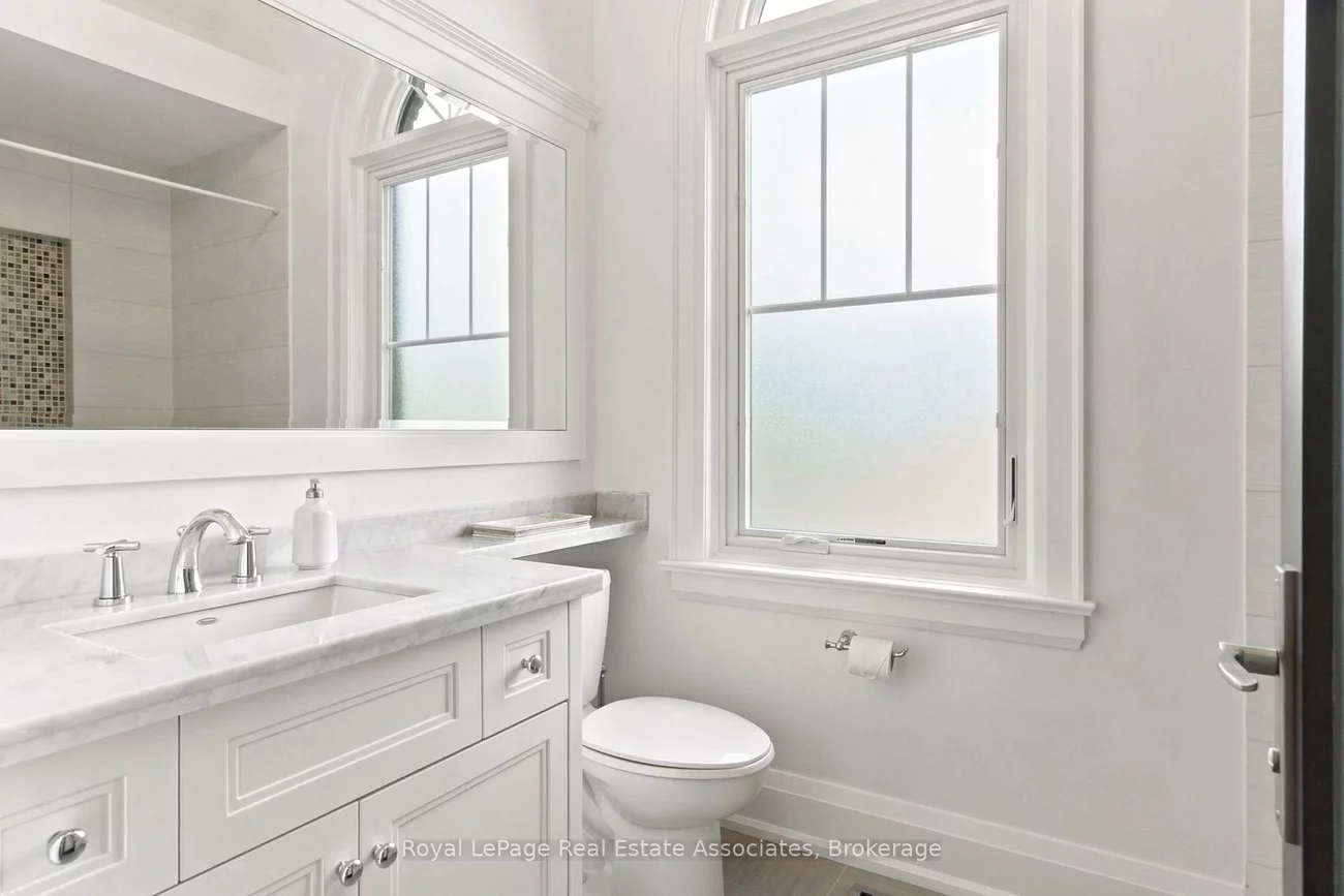 32, Jopling, Islington-City Centre West, Toronto