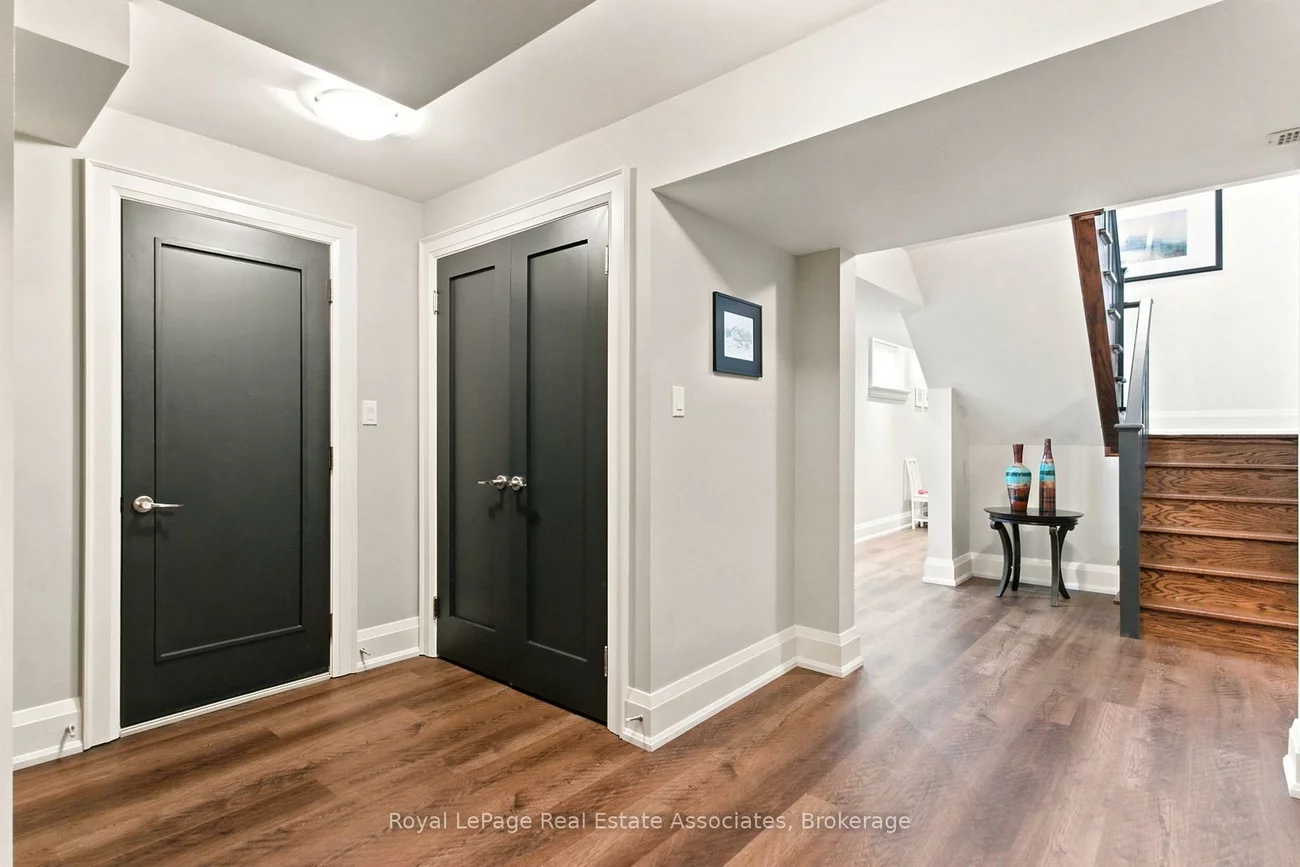 32, Jopling, Islington-City Centre West, Toronto
