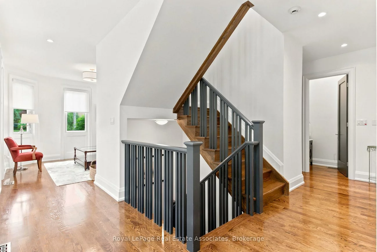 32, Jopling, Islington-City Centre West, Toronto