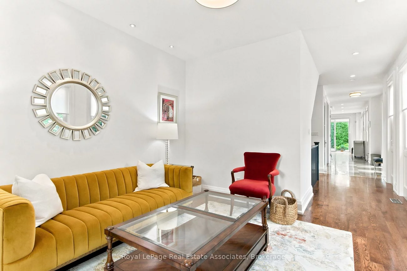 32, Jopling, Islington-City Centre West, Toronto