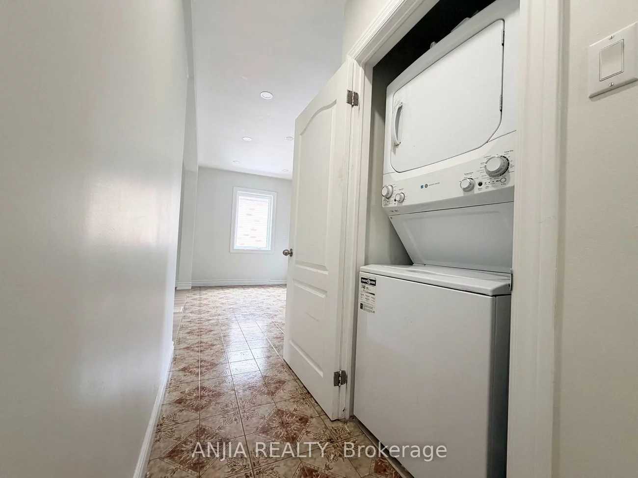 77, Nash, Downsview-Roding-CFB, Toronto