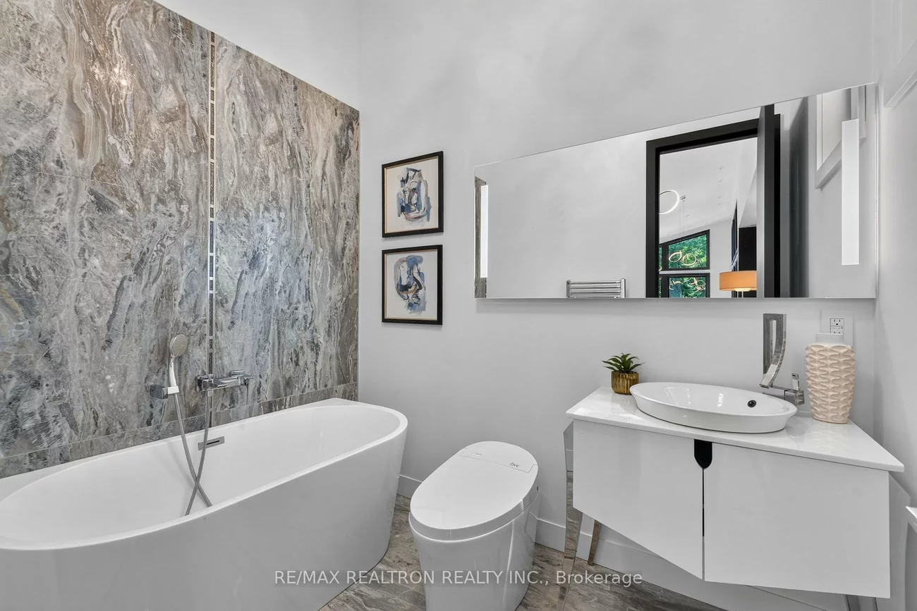 8, Breezewood, Stonegate-Queensway, Toronto