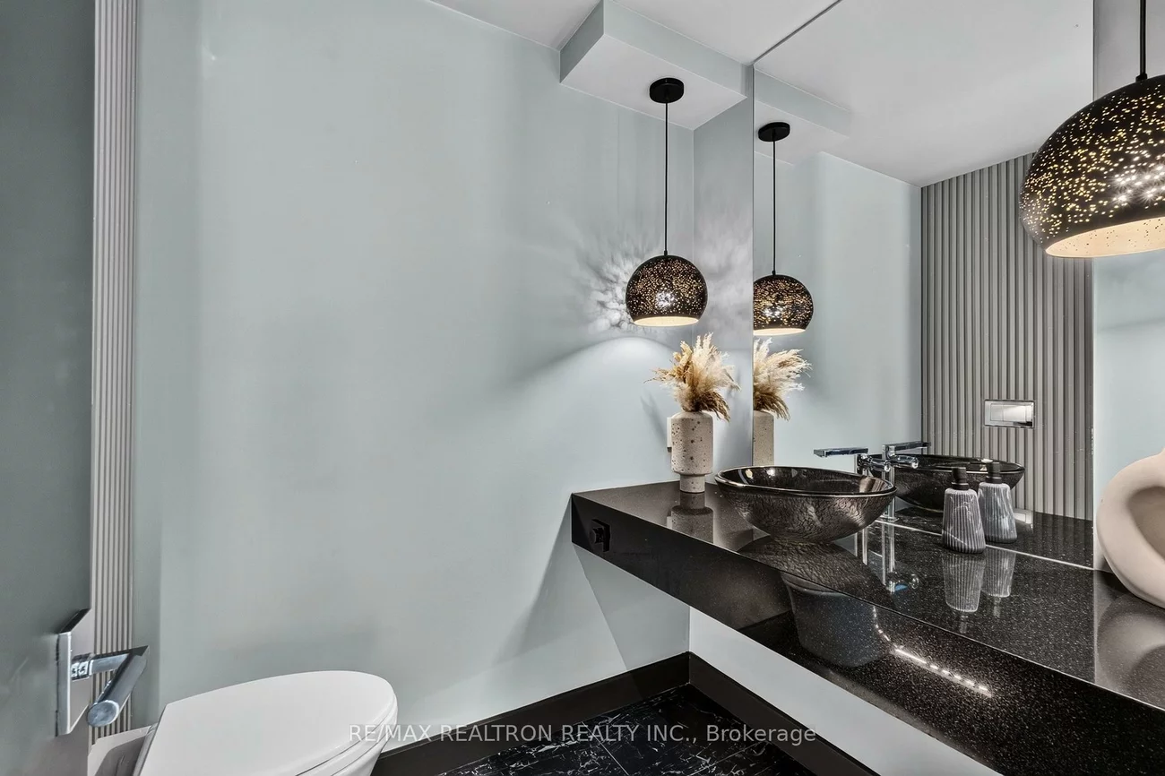 8, Breezewood, Stonegate-Queensway, Toronto
