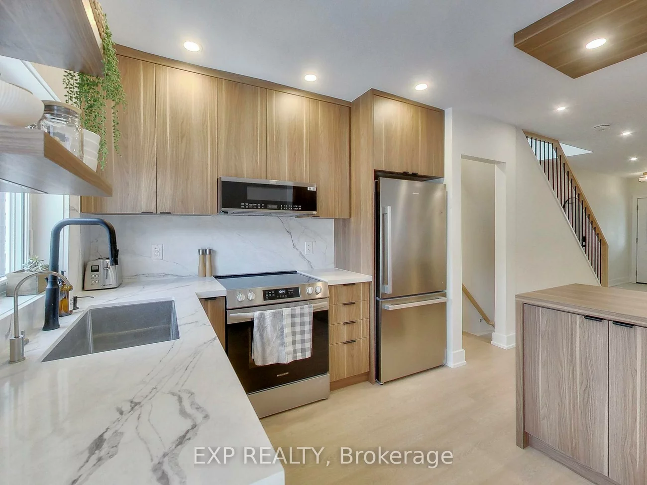 37, Gilbert, Corso Italia-Davenport, Toronto