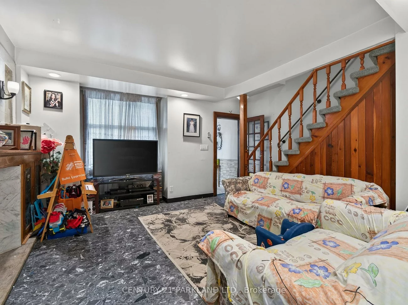 323, Nairn, Caledonia-Fairbank, Toronto