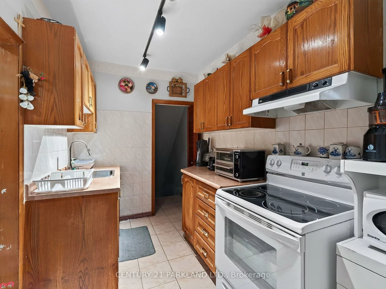 323, Nairn, Caledonia-Fairbank, Toronto