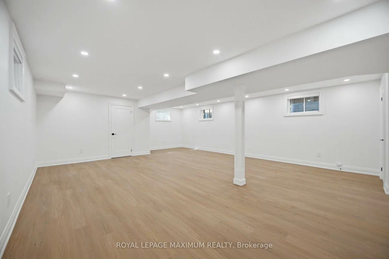 11, Park, Long Branch, Toronto