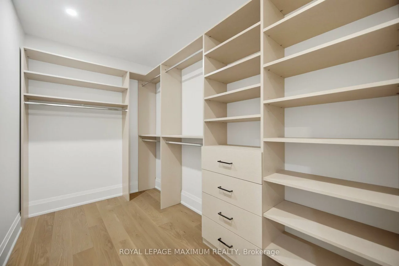 11, Park, Long Branch, Toronto
