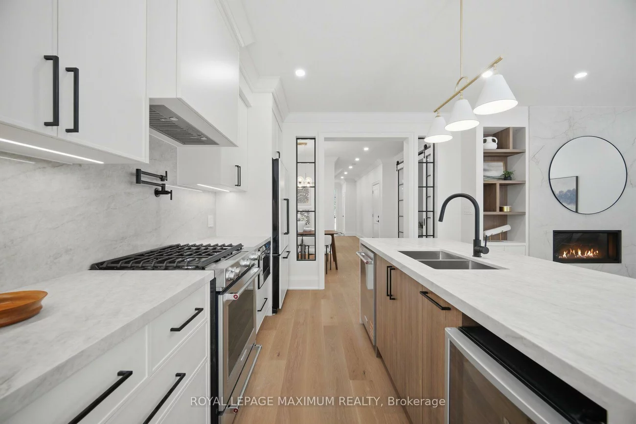11, Park, Long Branch, Toronto