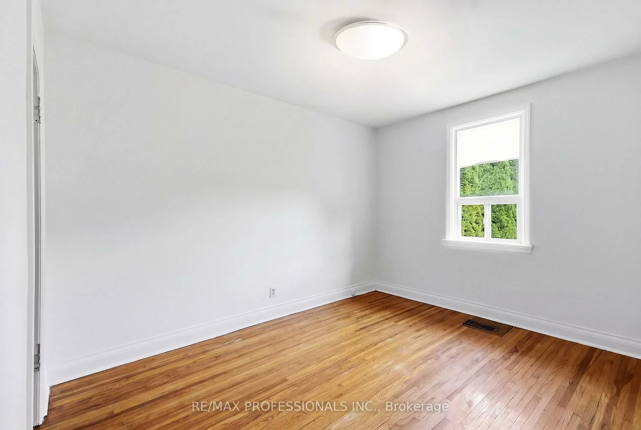 111, Wesley, Stonegate-Queensway, Toronto