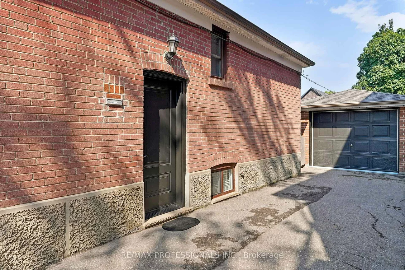 111, Wesley, Stonegate-Queensway, Toronto