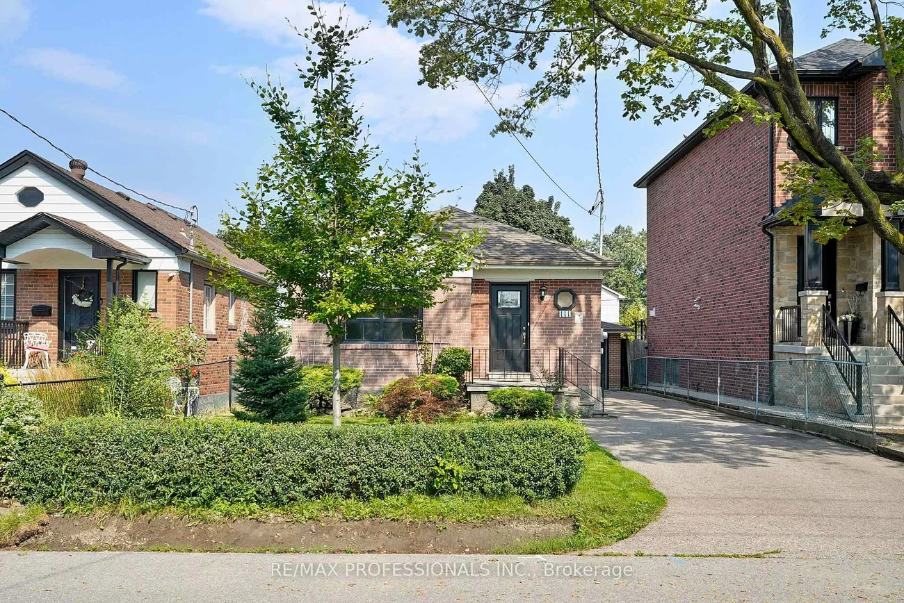 111, Wesley, Stonegate-Queensway, Toronto