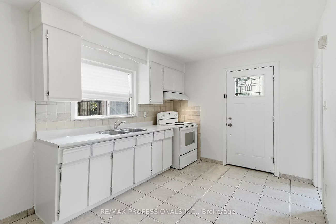111, Wesley, Stonegate-Queensway, Toronto