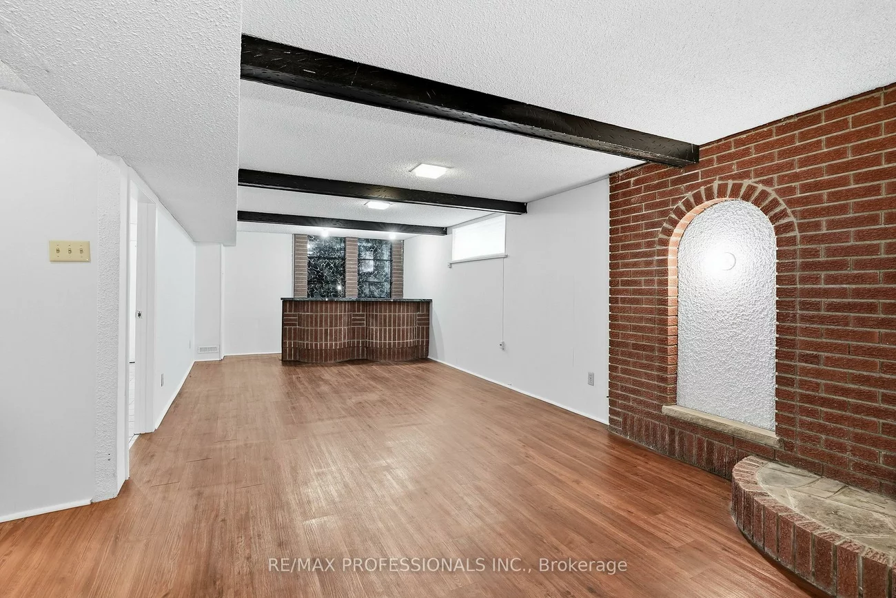 111, Wesley, Stonegate-Queensway, Toronto