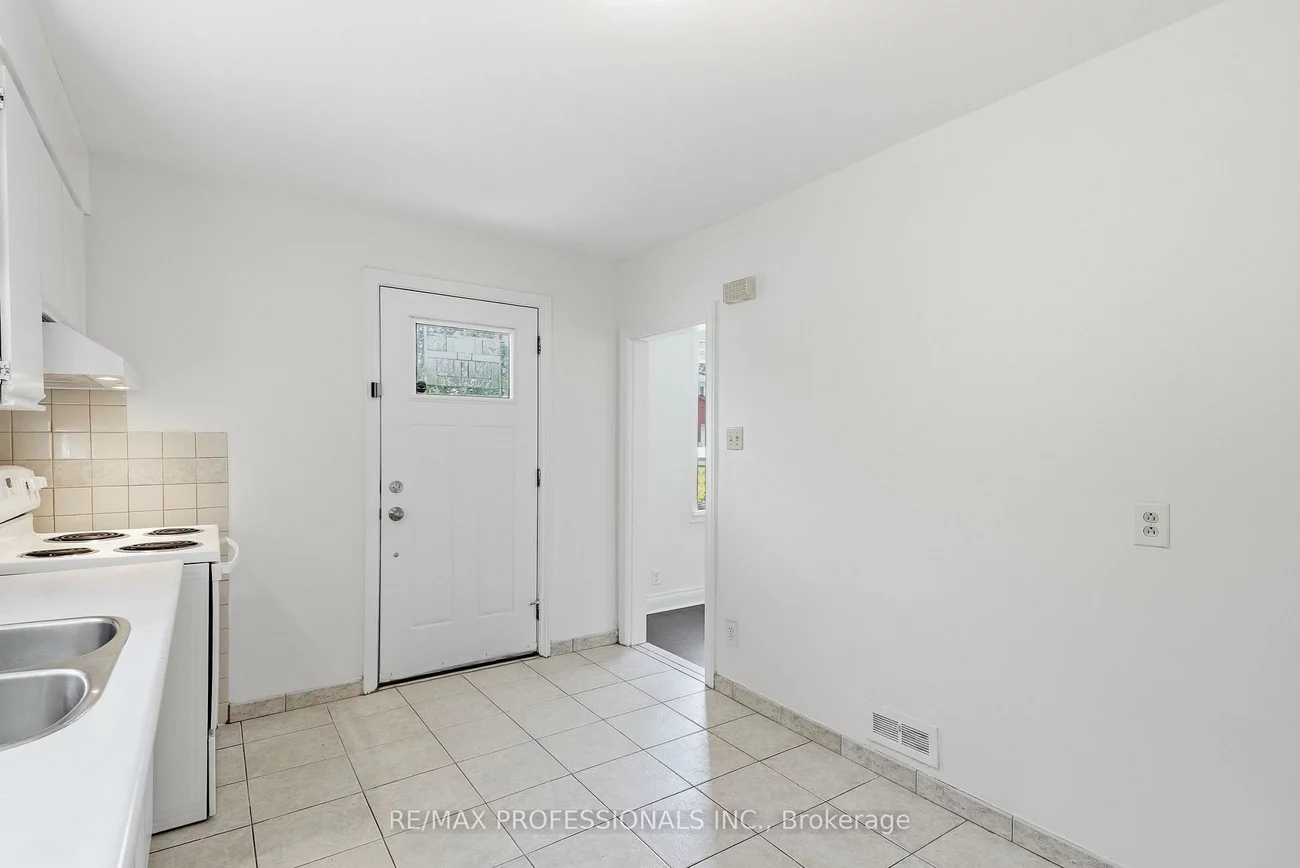 111, Wesley, Stonegate-Queensway, Toronto