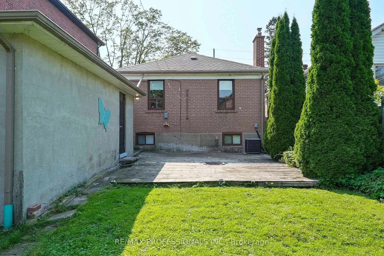 111, Wesley, Stonegate-Queensway, Toronto