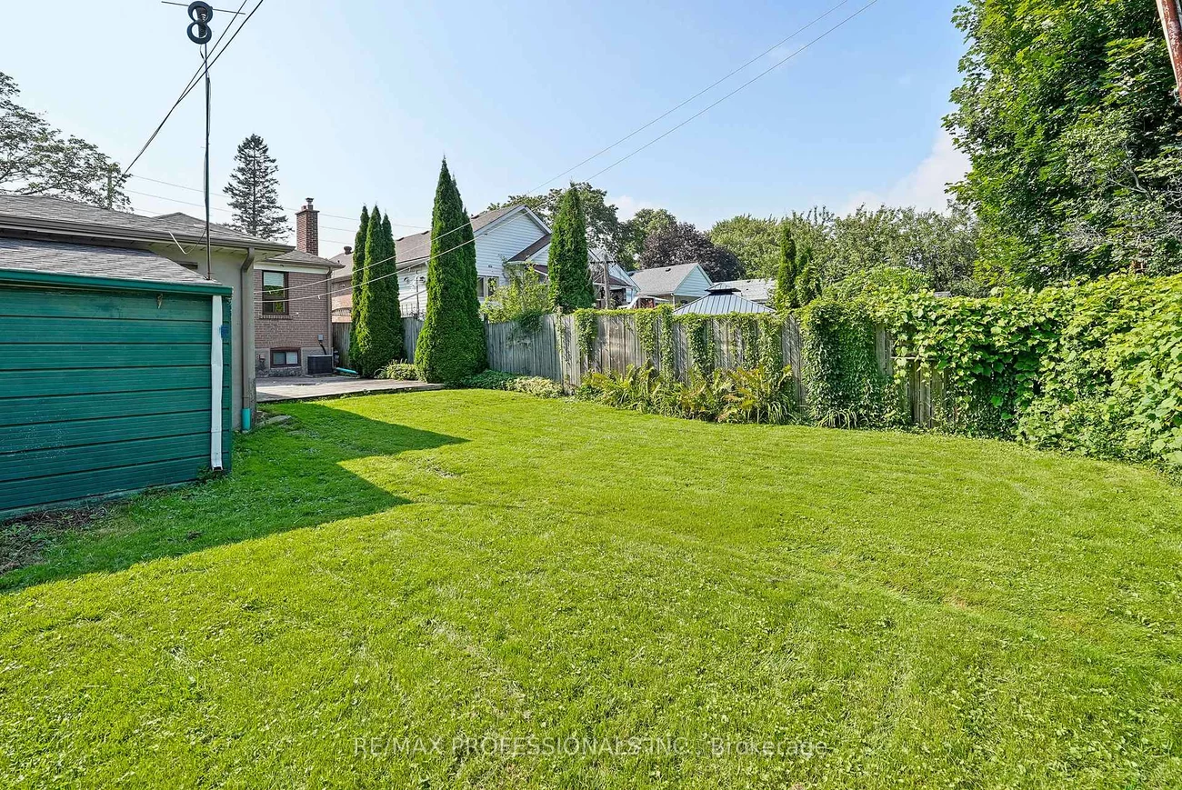 111, Wesley, Stonegate-Queensway, Toronto
