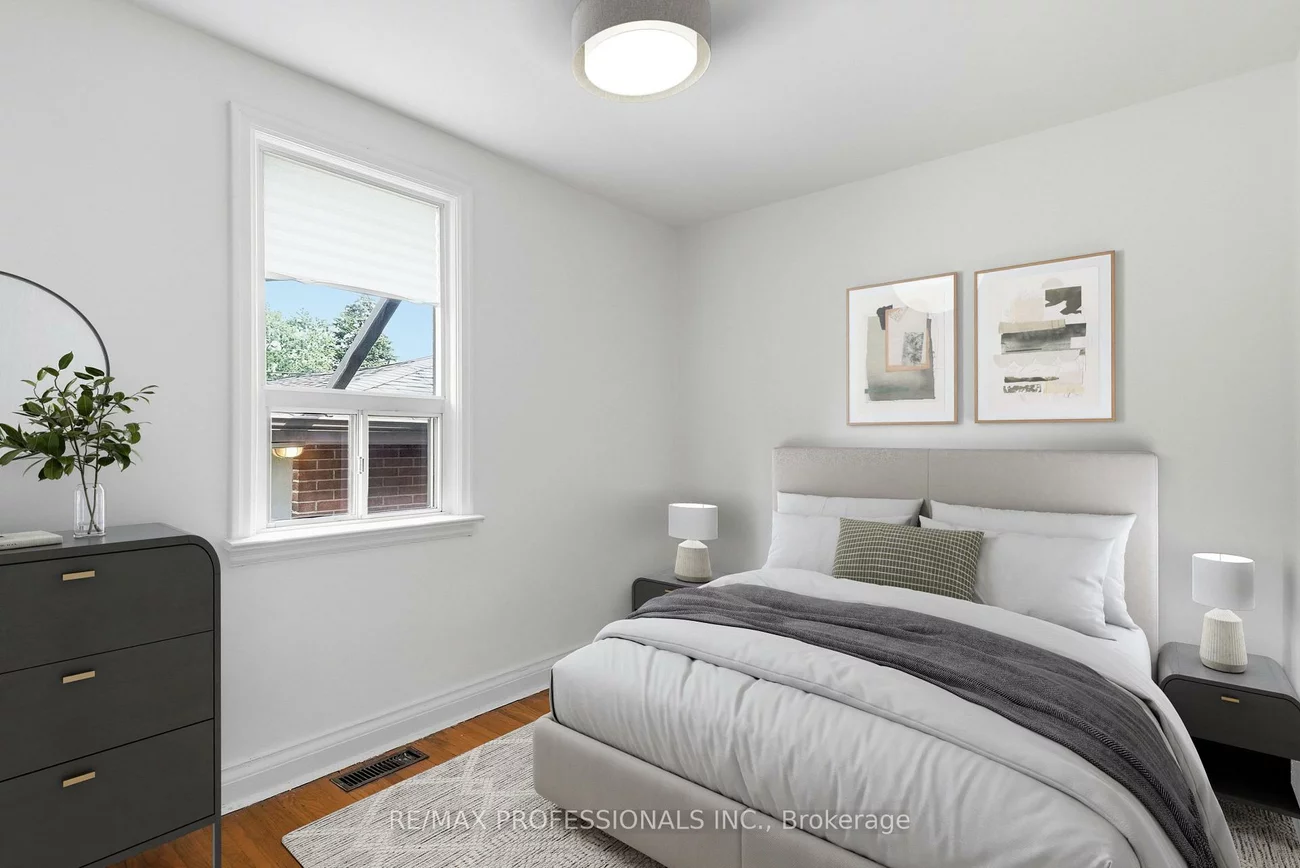 111, Wesley, Stonegate-Queensway, Toronto