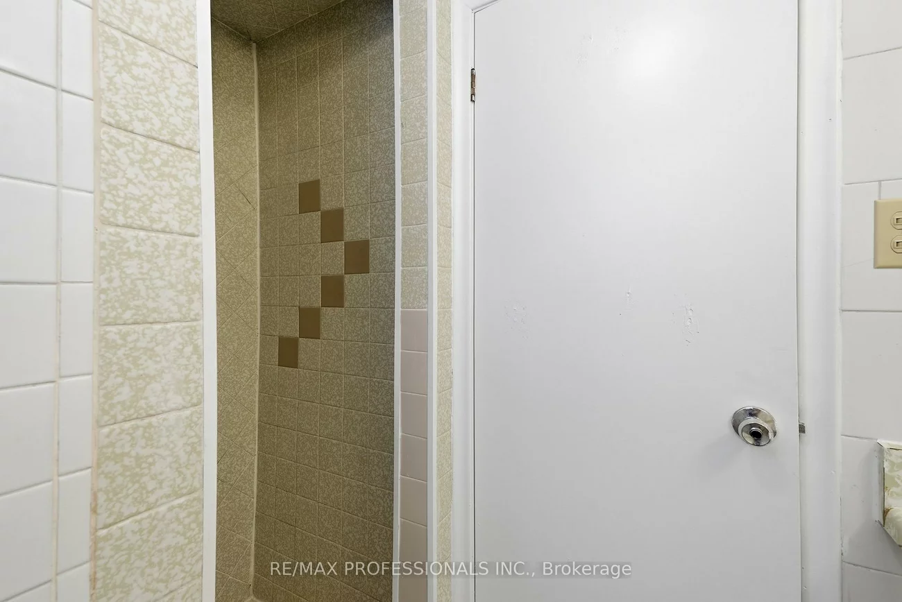 111, Wesley, Stonegate-Queensway, Toronto