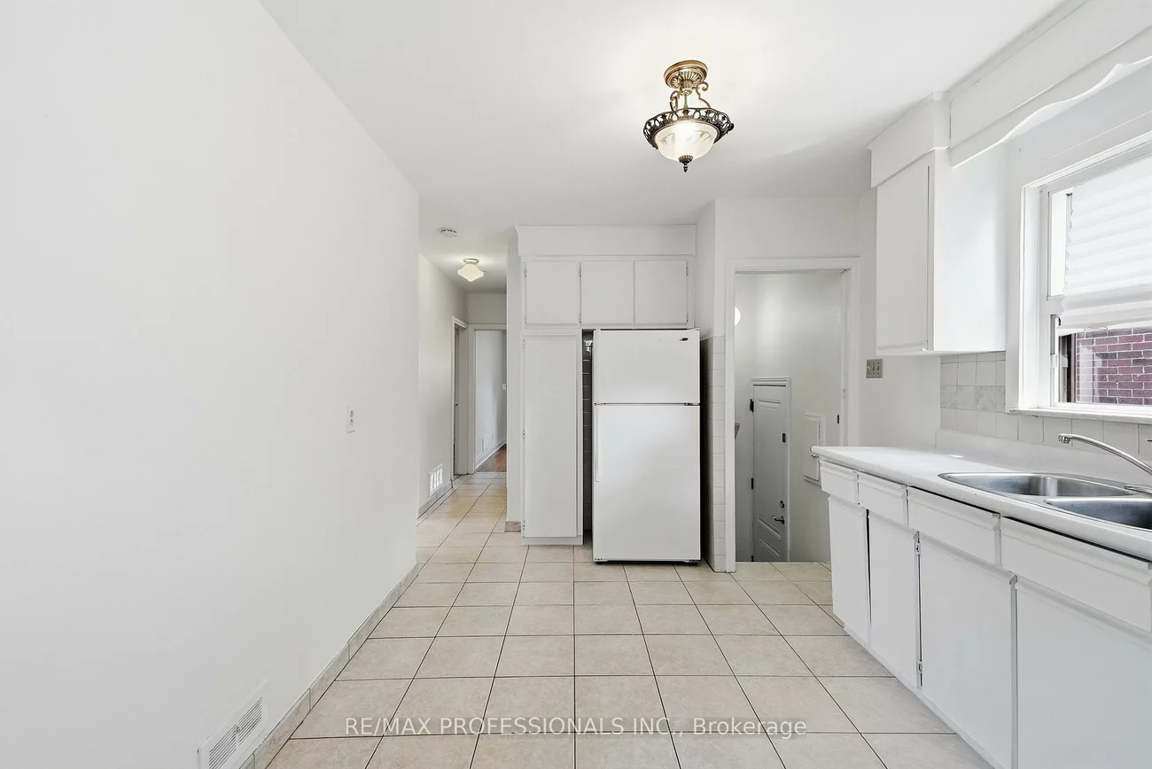 111, Wesley, Stonegate-Queensway, Toronto