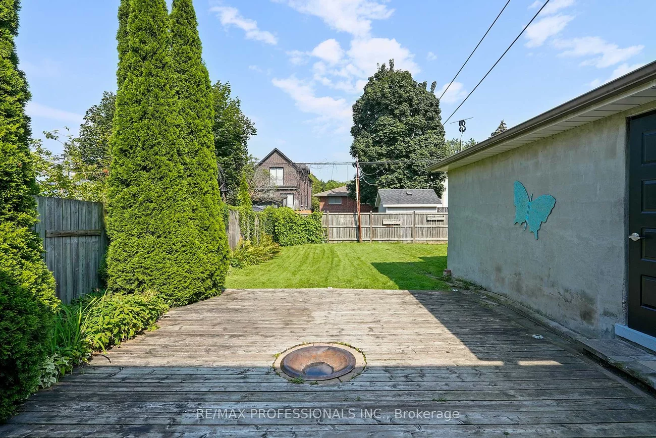 111, Wesley, Stonegate-Queensway, Toronto