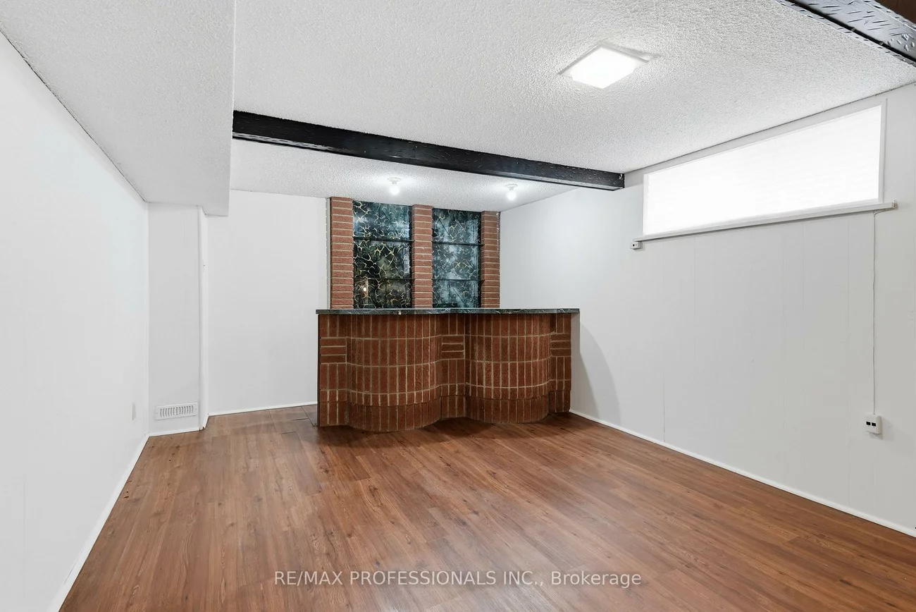 111, Wesley, Stonegate-Queensway, Toronto