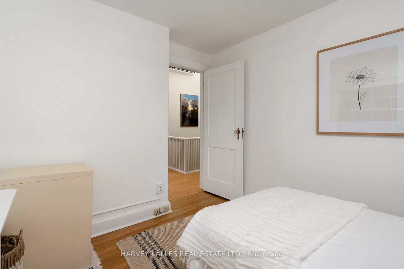 61, Queens, Weston, Toronto