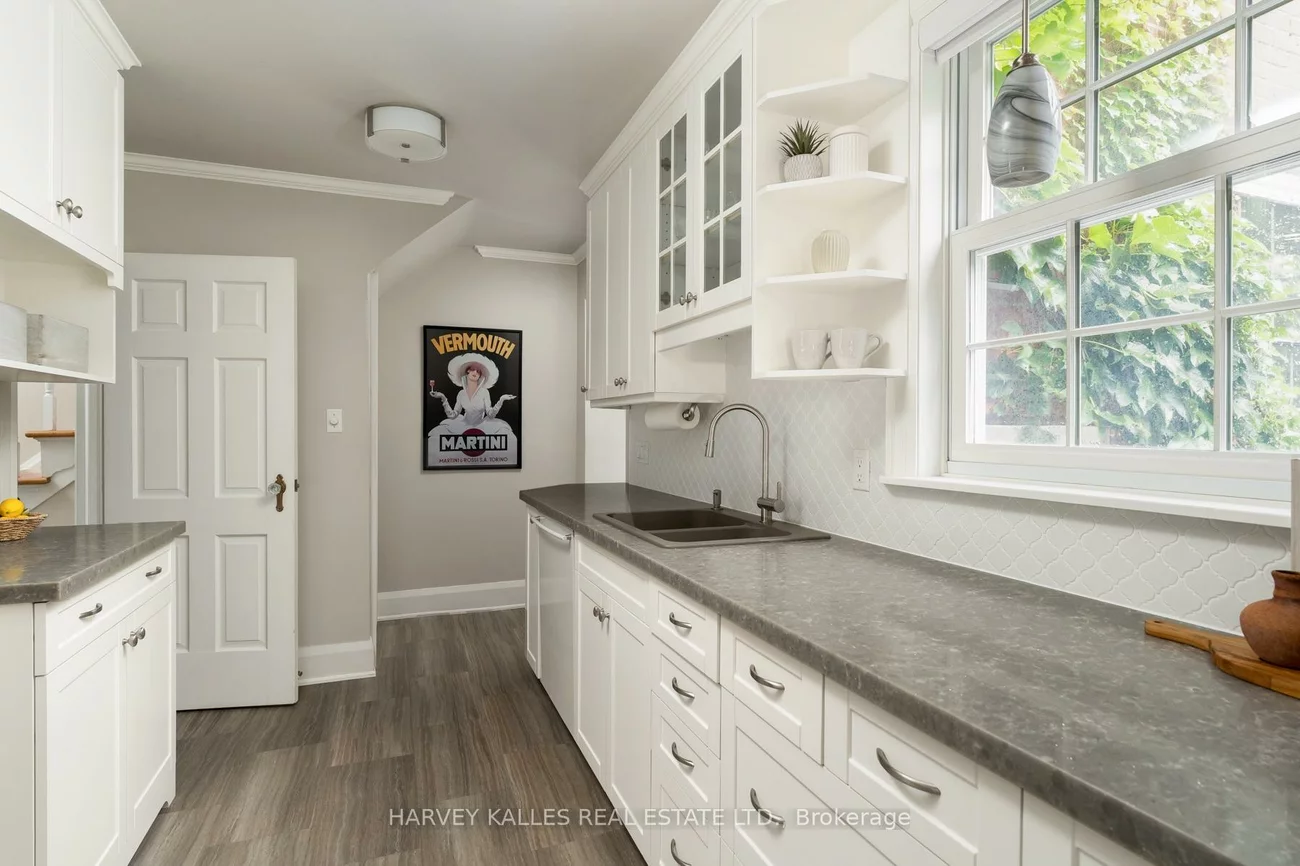 61, Queens, Weston, Toronto