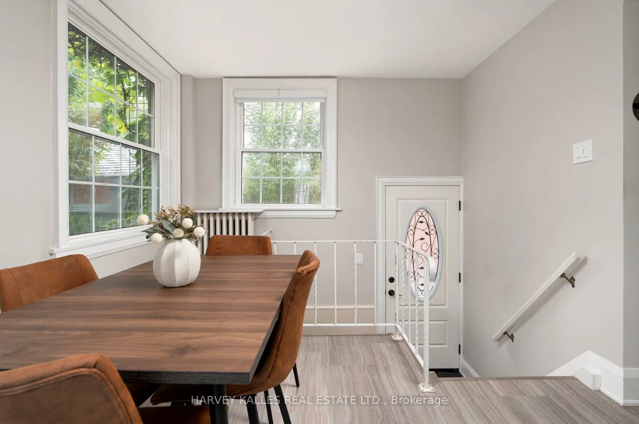 61, Queens, Weston, Toronto