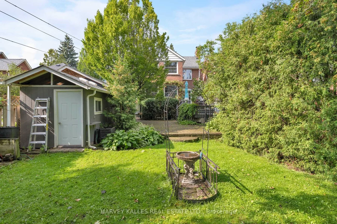61, Queens, Weston, Toronto