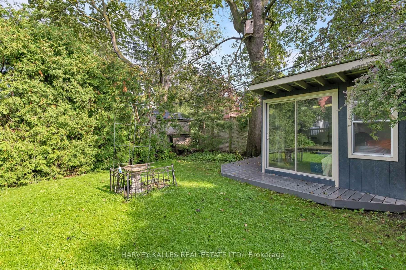 61, Queens, Weston, Toronto