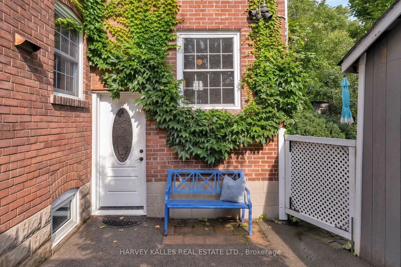 61, Queens, Weston, Toronto