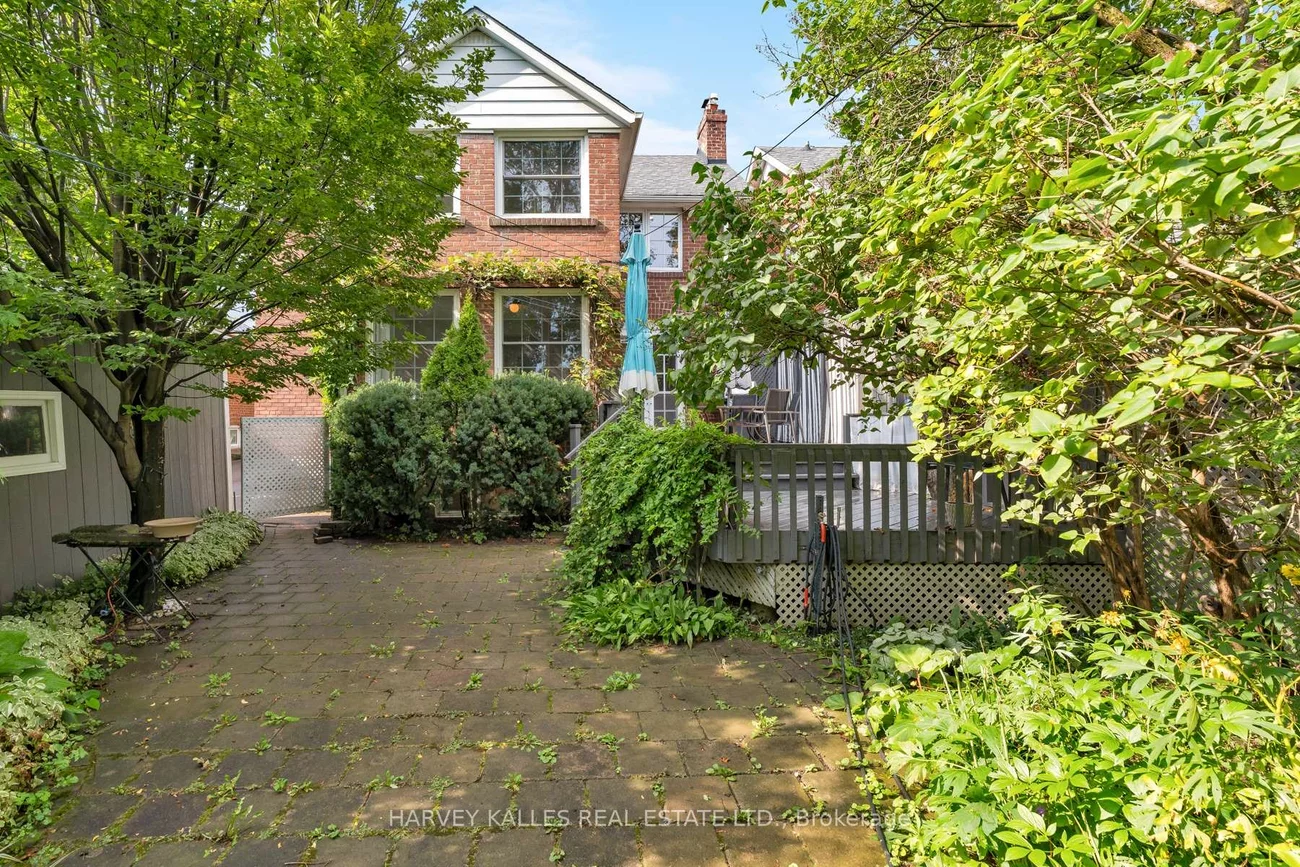 61, Queens, Weston, Toronto