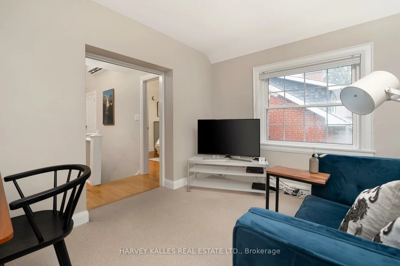 61, Queens, Weston, Toronto