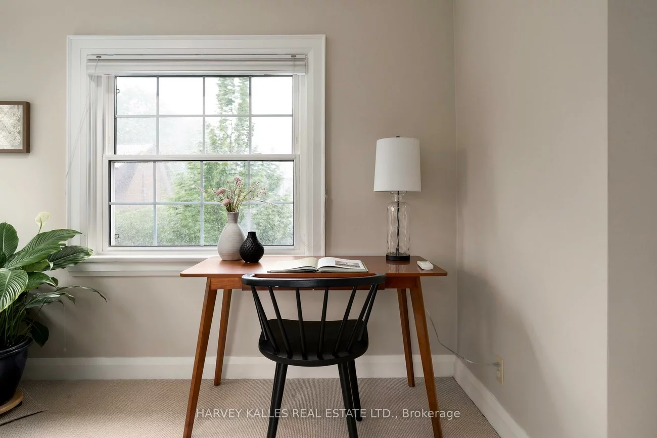 61, Queens, Weston, Toronto