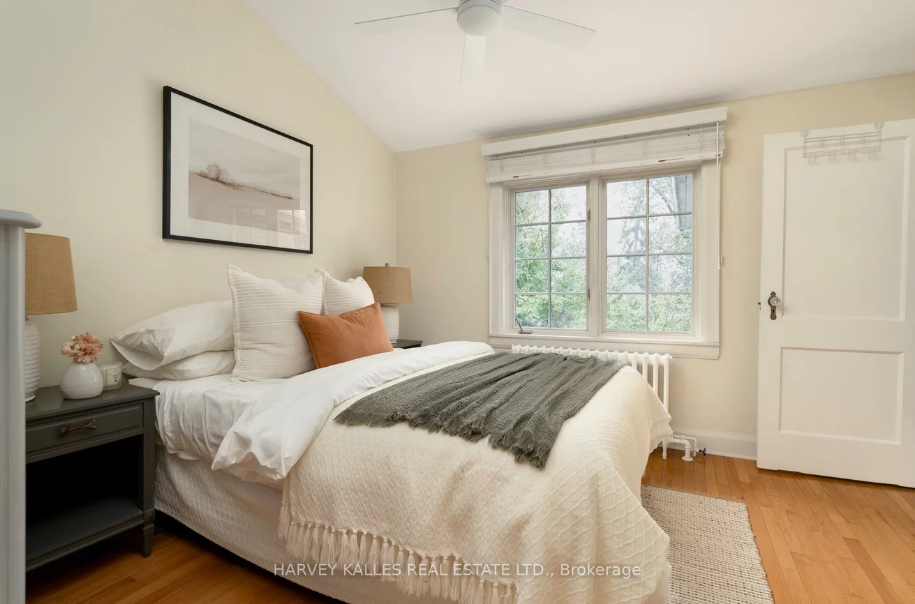61, Queens, Weston, Toronto