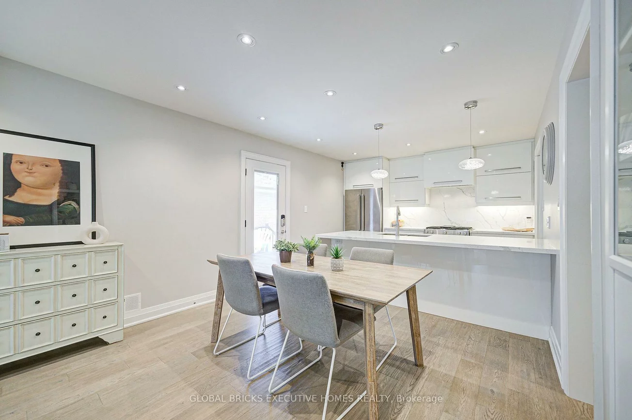 6, Cardigan, Stonegate-Queensway, Toronto
