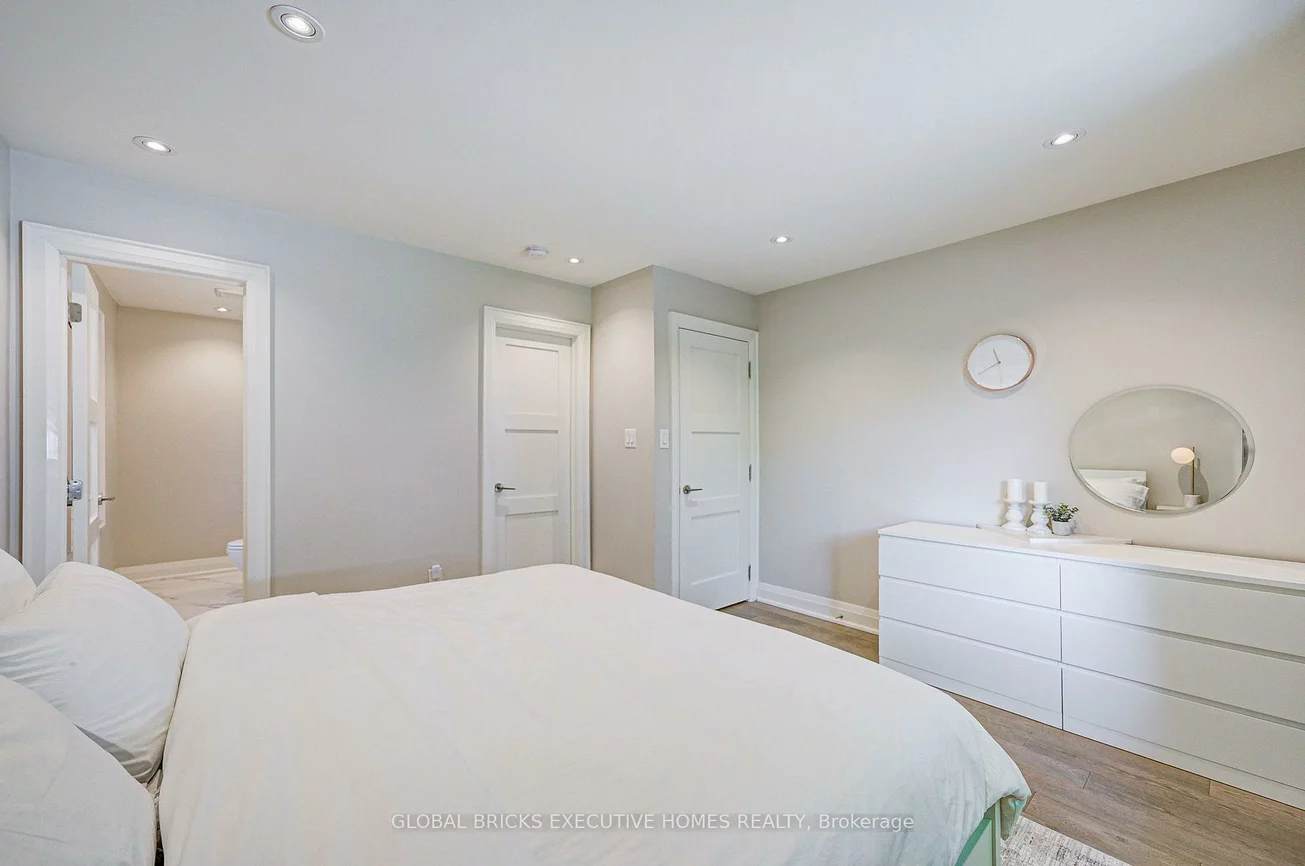 6, Cardigan, Stonegate-Queensway, Toronto