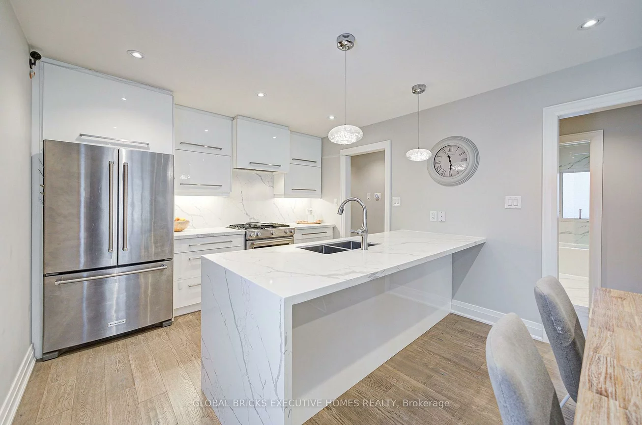 6, Cardigan, Stonegate-Queensway, Toronto