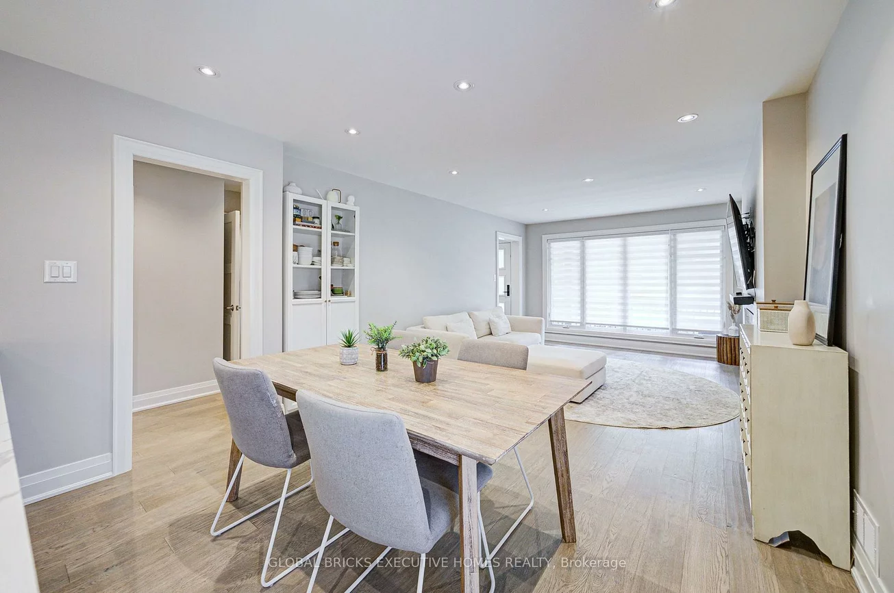 6, Cardigan, Stonegate-Queensway, Toronto