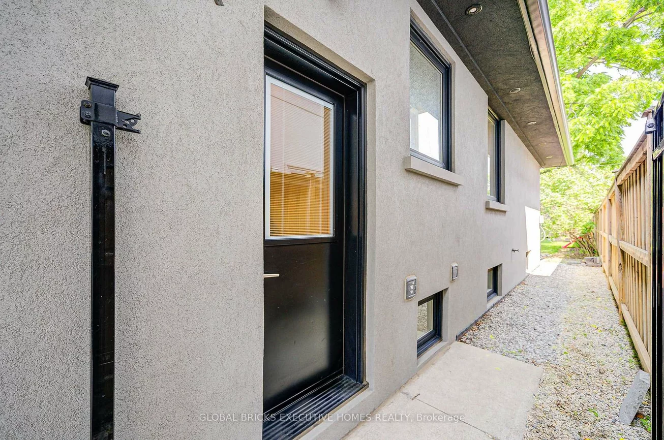 6, Cardigan, Stonegate-Queensway, Toronto