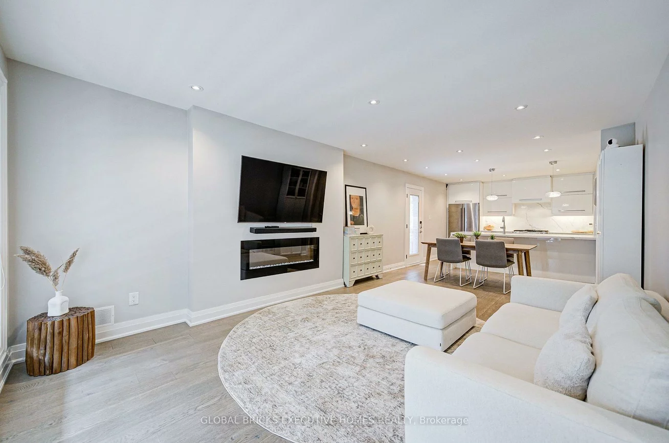 6, Cardigan, Stonegate-Queensway, Toronto